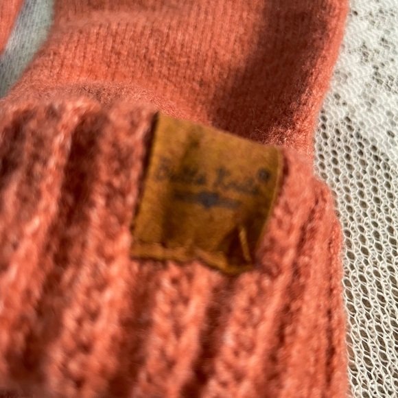 Britt’s Knits Gloves - Picture 3 of 3